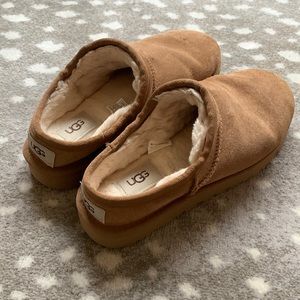 Ugg Slippers chestnut size 8